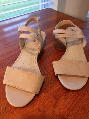 Life Stride Sandals Size 8.5